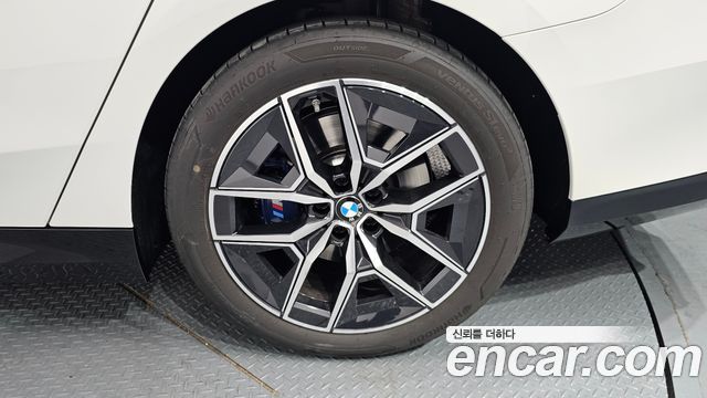 BMW 5-Series 2025 — photo 5