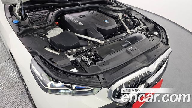 BMW 5-Series 2025 — photo 6
