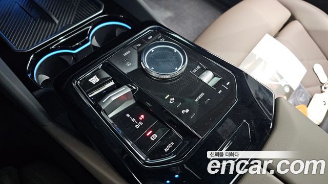 BMW 5-Series 2025 — photo 9