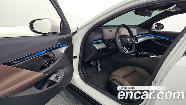 BMW 5-Series 2025 — photo 12