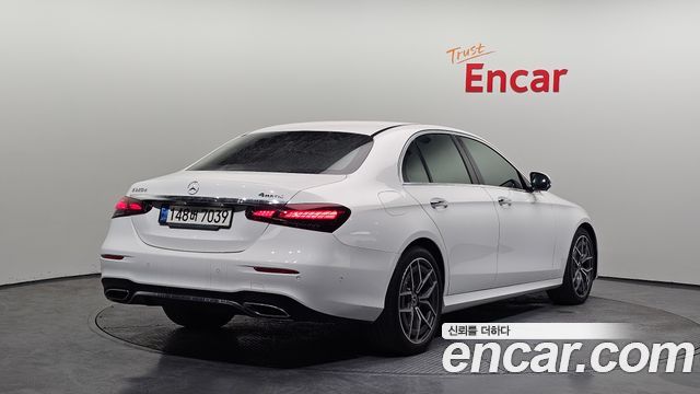 Mercedes-Benz E-Class 2022 — photo 2