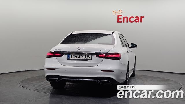 Mercedes-Benz E-Class 2022 — photo 4