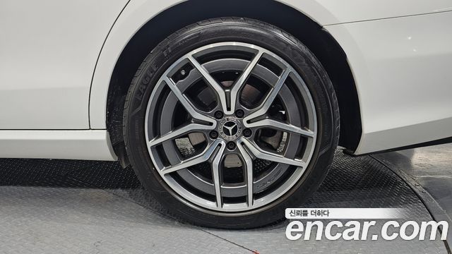 Mercedes-Benz E-Class 2022 — photo 5