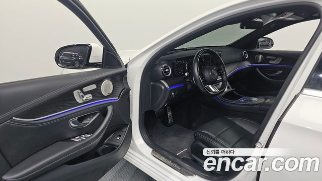 Mercedes-Benz E-Class 2022 — photo 10