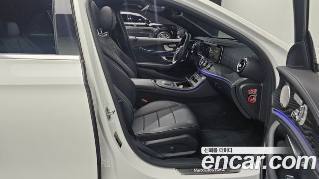 Mercedes-Benz E-Class 2022 — photo 11