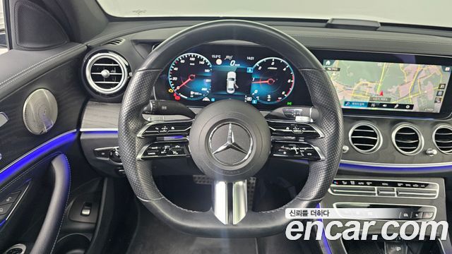 Mercedes-Benz E-Class 2022 — photo 13