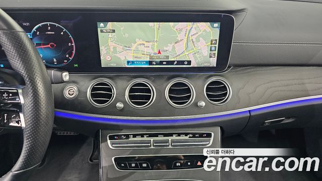 Mercedes-Benz E-Class 2022 — photo 15