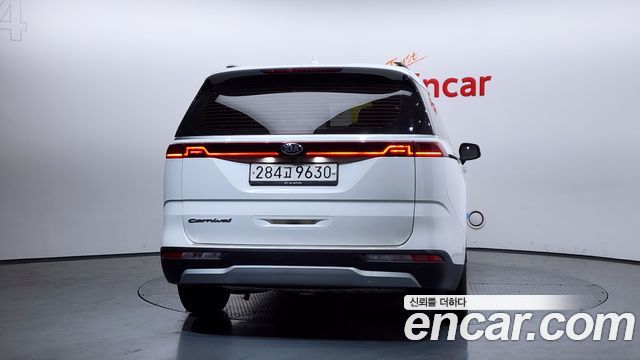 Kia Canival 2021 — photo 4