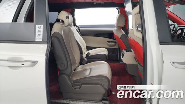 Kia Canival 2021 — photo 12