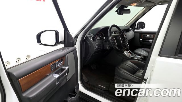 Land Rover Discovery 2016 — photo 10