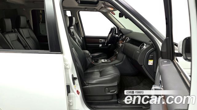 Land Rover Discovery 2016 — photo 11