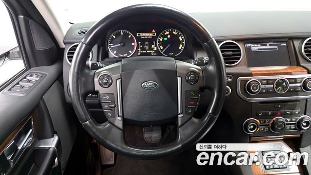 Land Rover Discovery 2016 — photo 13
