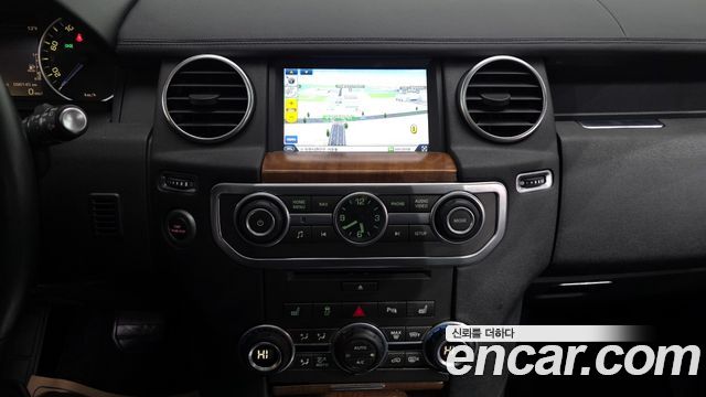 Land Rover Discovery 2016 — photo 14