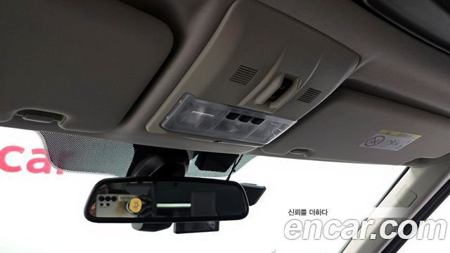 Land Rover Discovery 2016 — photo 16