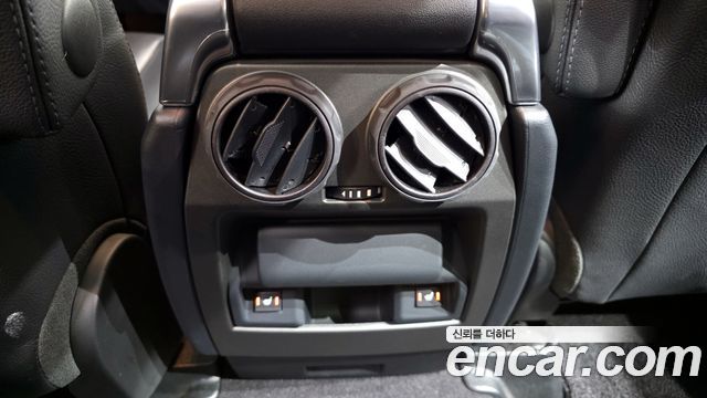 Land Rover Discovery 2016 — photo 19