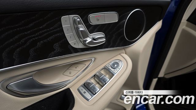 Mercedes-Benz GLC-Class 2018 — photo 17