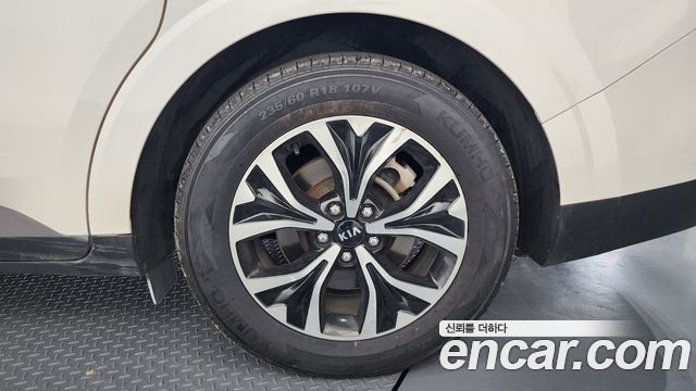 Kia Canival 2021 — photo 5