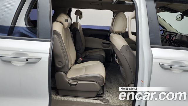 Kia Canival 2021 — photo 12