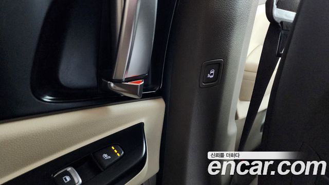 Kia Canival 2021 — photo 19