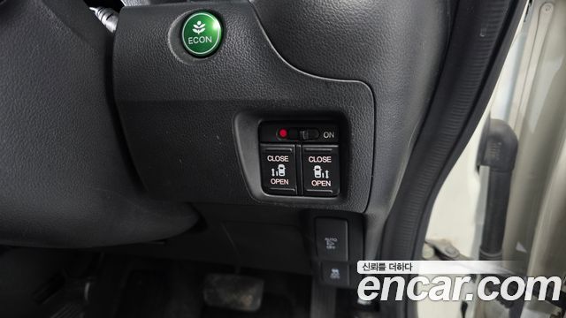 Honda N-BOX 2016 — photo 16