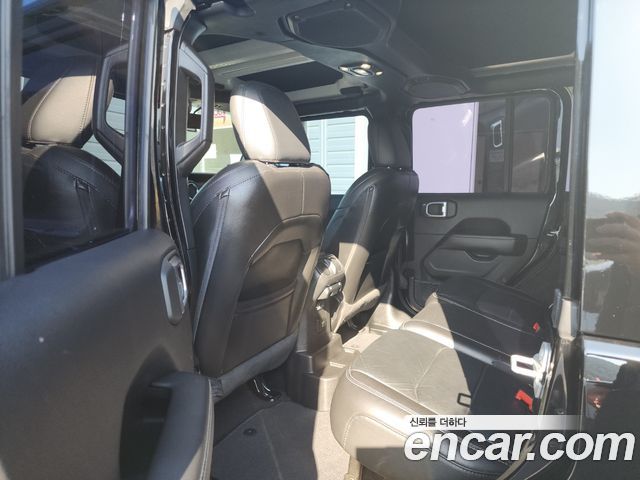 Jeep Wrangler 2021 — photo 8
