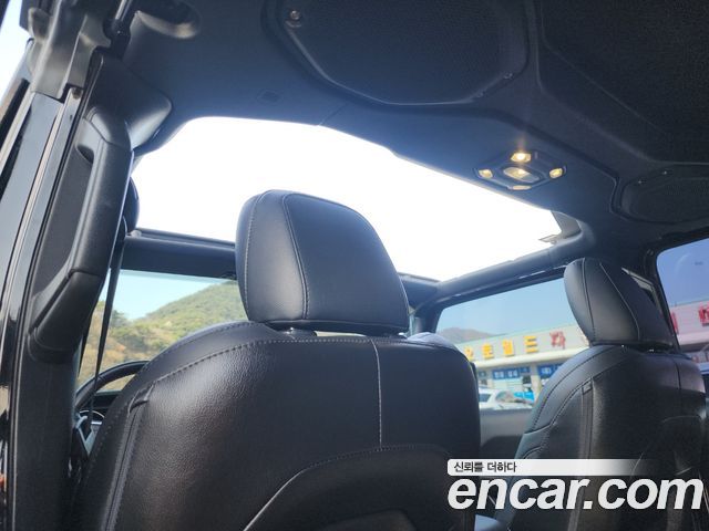 Jeep Wrangler 2021 — photo 10
