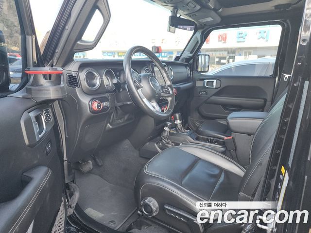 Jeep Wrangler 2021 — photo 13