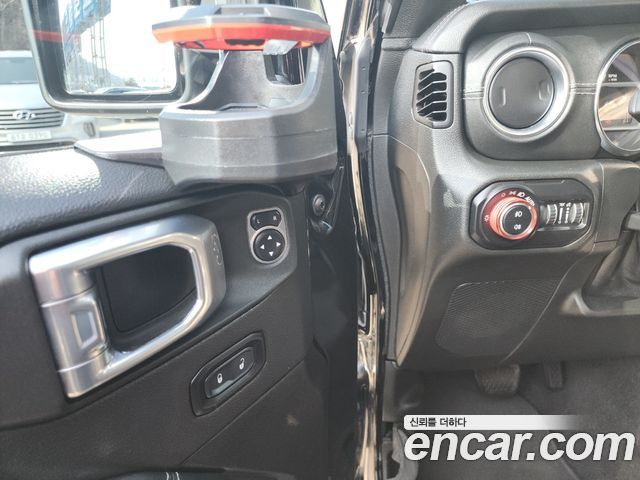 Jeep Wrangler 2021 — photo 15