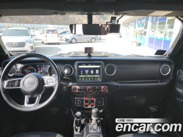 Jeep Wrangler 2021 — photo 18