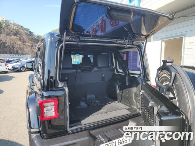 Jeep Wrangler 2021 — photo 20