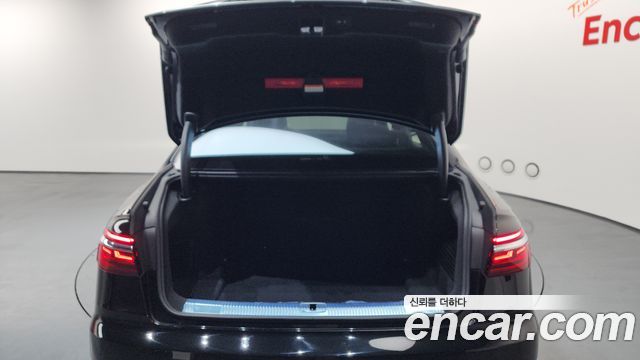 Audi A8 2021 — photo 20