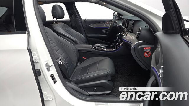 Mercedes-Benz E-Class 2018 — photo 11