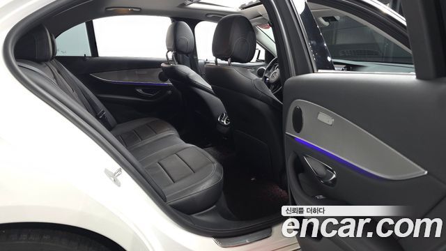 Mercedes-Benz E-Class 2018 — photo 12