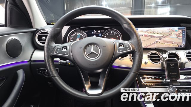Mercedes-Benz E-Class 2018 — photo 13