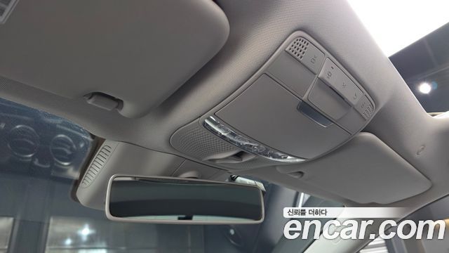 Mercedes-Benz E-Class 2018 — photo 18