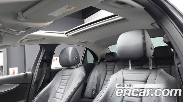 Mercedes-Benz E-Class 2018 — photo 19