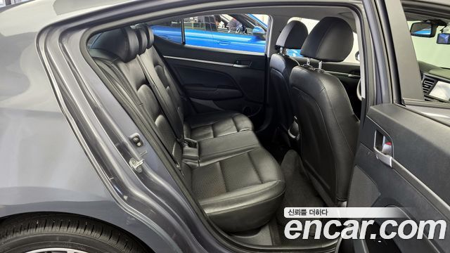 Hyundai AVANTE 2019 — photo 12
