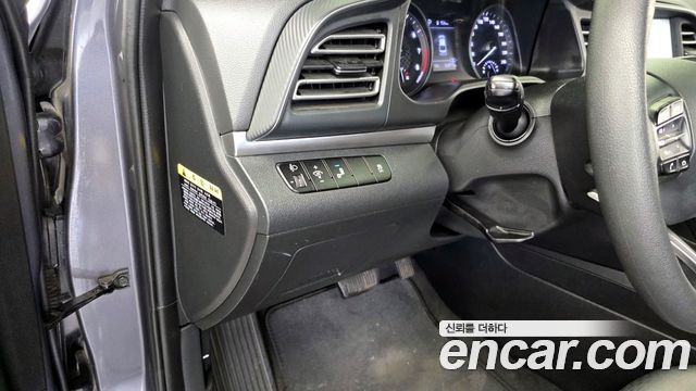 Hyundai AVANTE 2019 — photo 17