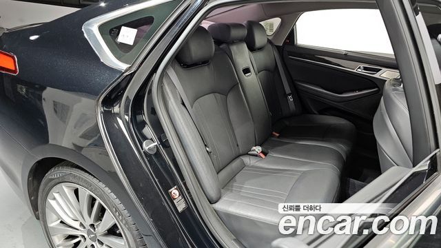 Genesis G80 2017 — photo 12