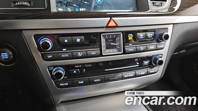 Genesis G80 2017 — photo 17