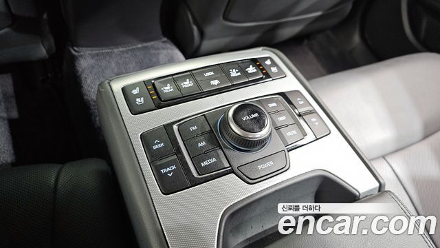 Genesis G80 2017 — photo 20