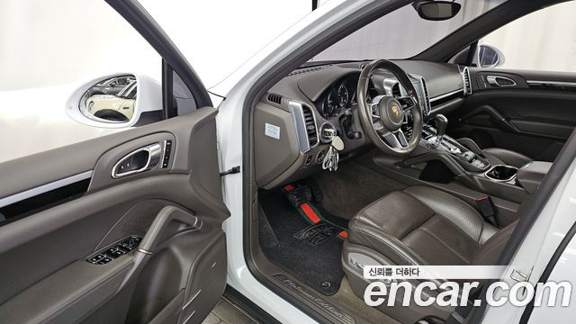 Porsche Cayenne 2017 — photo 10