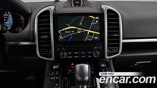 Porsche Cayenne 2017 — photo 14