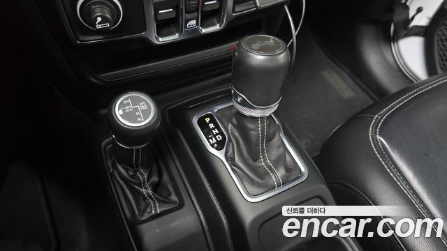 Jeep Wrangler 2022 — photo 9