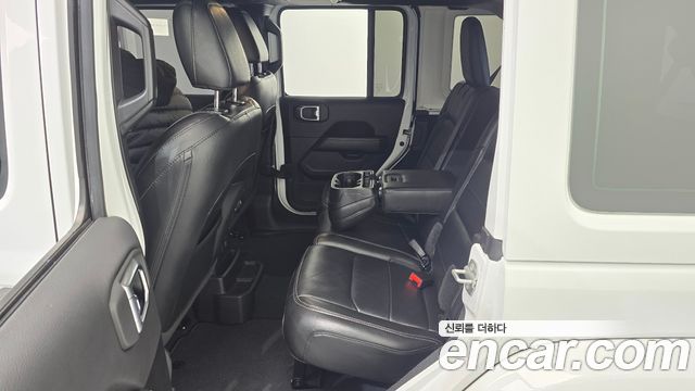 Jeep Wrangler 2022 — photo 11
