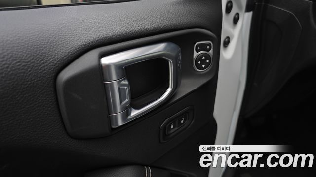 Jeep Wrangler 2022 — photo 14