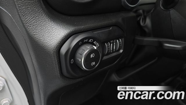 Jeep Wrangler 2022 — photo 15