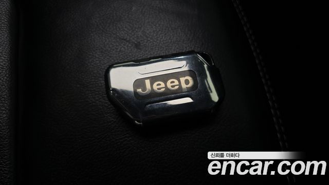 Jeep Wrangler 2022 — photo 18