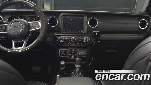 Jeep Wrangler 2022 — photo 19