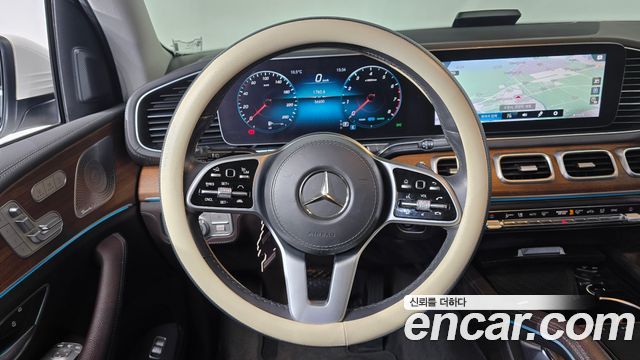 Mercedes-Benz GLE-Class 2020 — photo 13